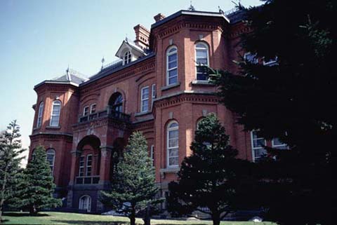 旧北海道庁庁舎。通称「赤煉瓦庁舎」と呼ばれて親しまれる。