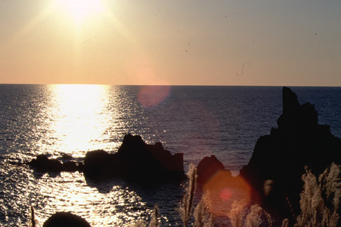 増毛～雄冬岬へと、夕陽を追いかけて走った秋の日、やさしい夕陽を見た。